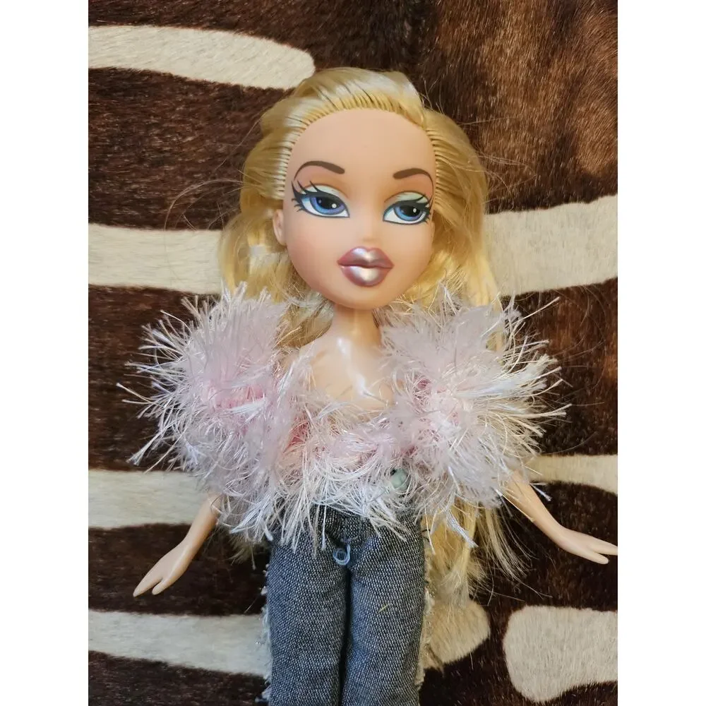 Vintage 2001 Bratz Cloe Doll